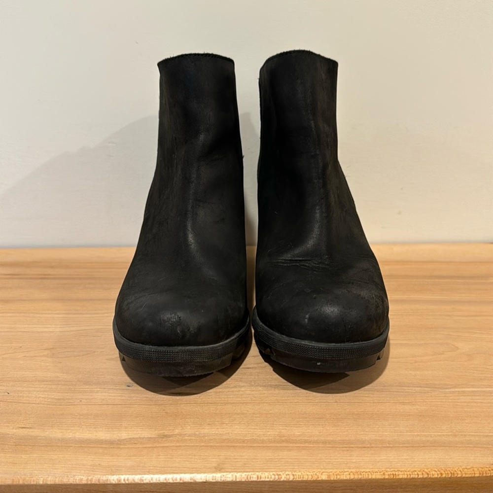 Black side zip sorel wedge boots